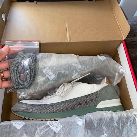 Onitsuka Tiger by Asics Men's White and Grey Shoes - Picture 3 of 5